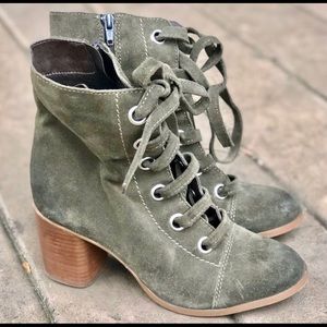 Steve Madden Relley lace up boots. Size 7